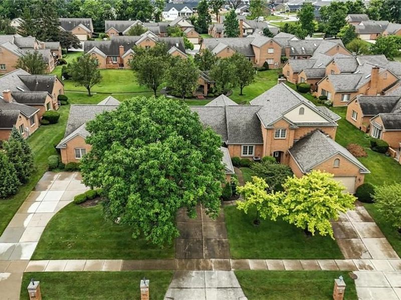 2308 Vienna Parkway, Miami Township, OH 45459 Photo 2