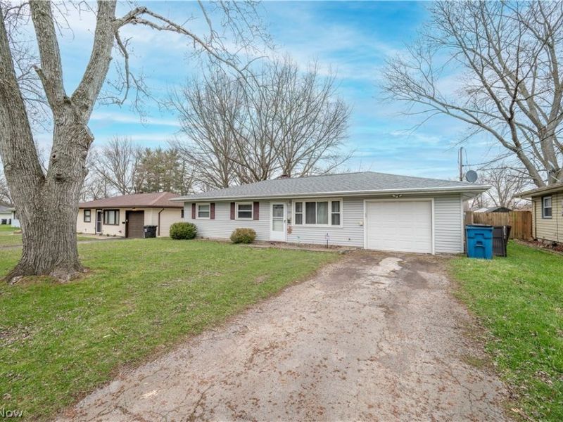 151 N Yorkshire Boulevard, Austintown, OH 44515 Photo 2