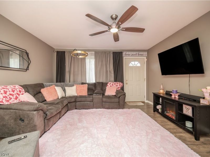 151 N Yorkshire Boulevard, Austintown, OH 44515 Photo 6