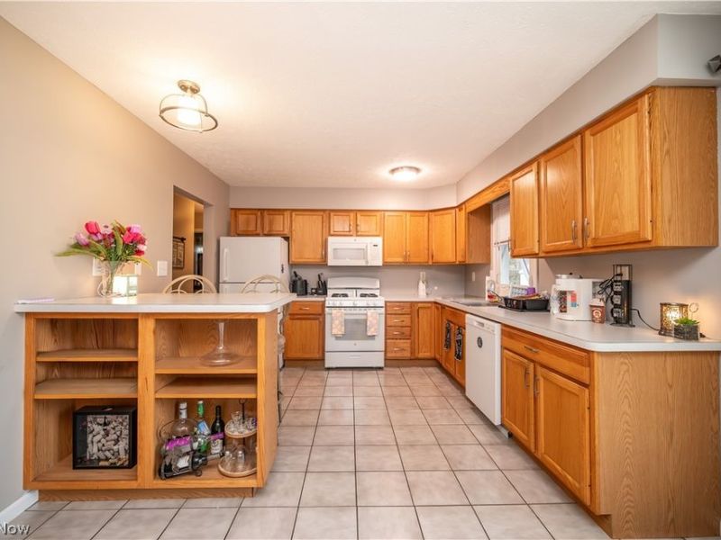 151 N Yorkshire Boulevard, Austintown, OH 44515 Photo 8