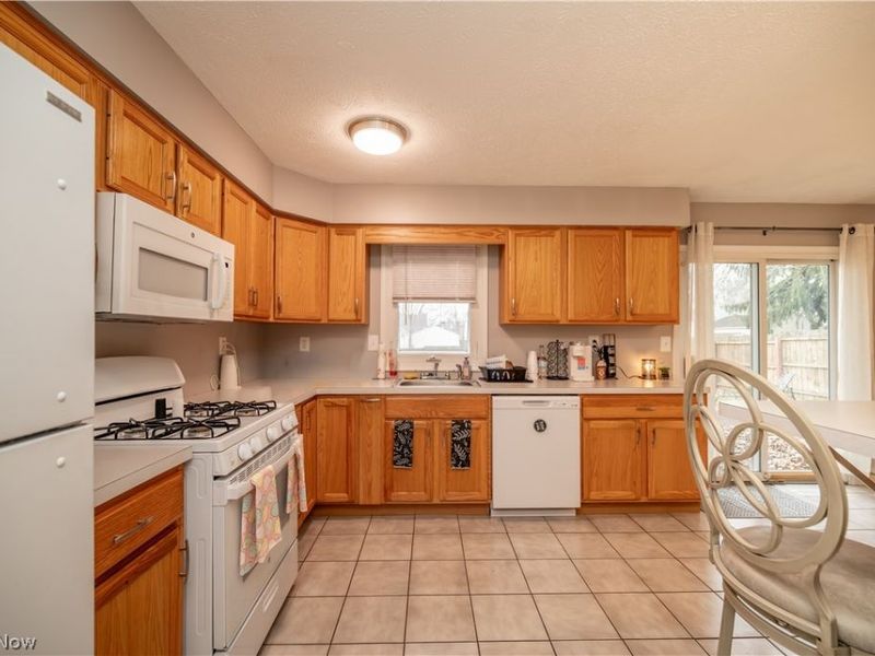 151 N Yorkshire Boulevard, Austintown, OH 44515 Photo 9