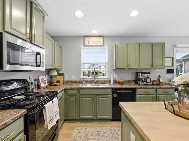 6401 Fawn Lane, North Ridgeville, OH 44039 Photo 8