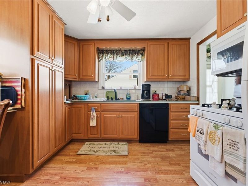 2883 Sharonwood Avenue NW, Canton, OH 44708 Photo 16