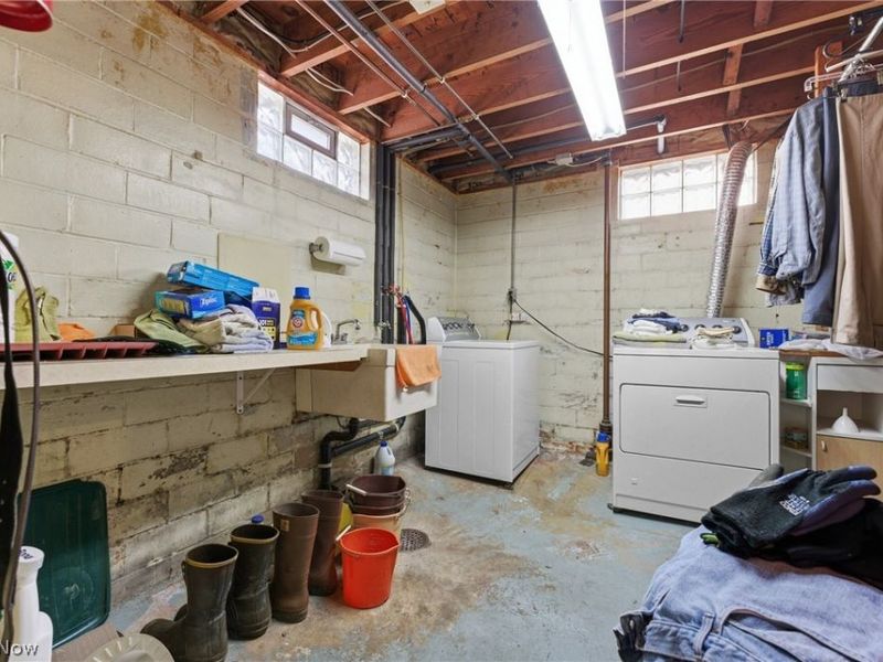 2883 Sharonwood Avenue NW, Canton, OH 44708 Photo 32