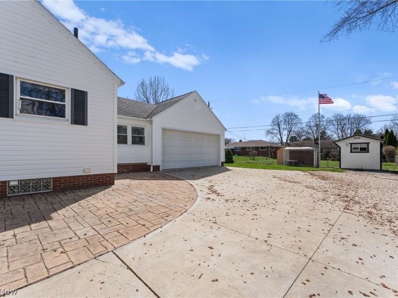 2883 Sharonwood Avenue NW, Canton, OH 44708 Photo 4