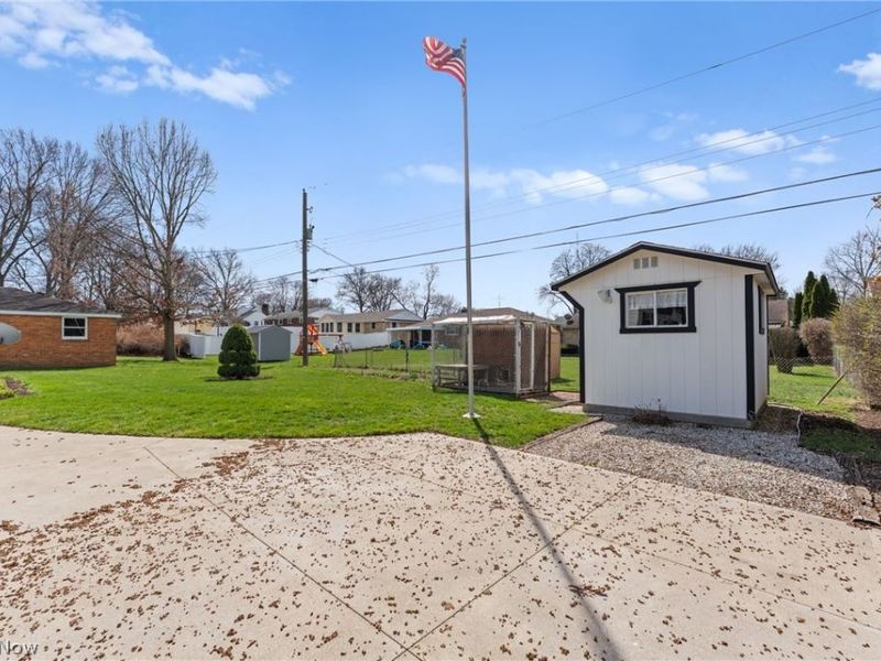 2883 Sharonwood Avenue NW, Canton, OH 44708 Photo 5