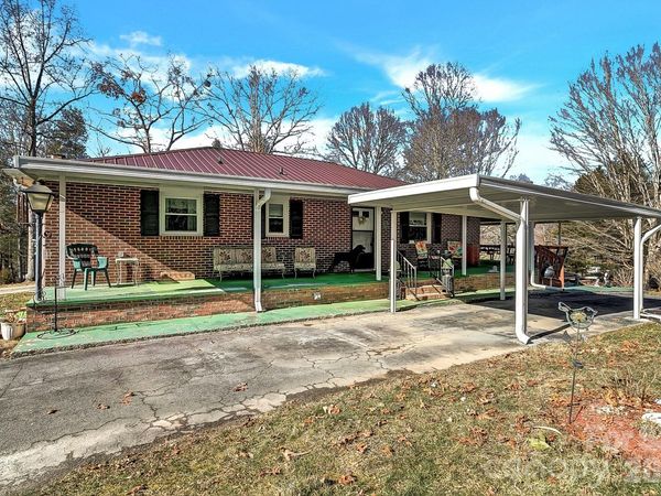 44 Tuttle Road , Hendersonville, NC 28792