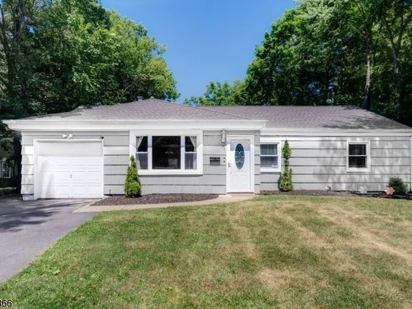 43 Woodcrest Dr, Livingston, NJ 07039