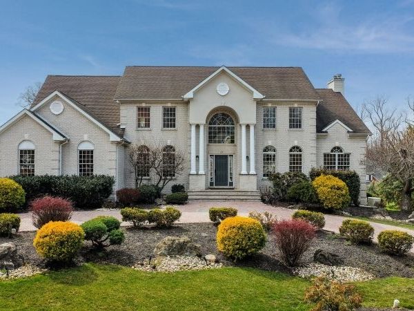 57 Briarwood Dr, Warren, NJ 07059