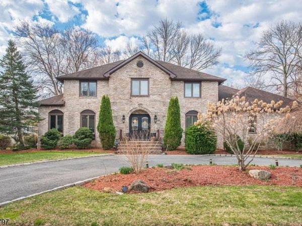 3 S Hampton Dr, Fairfield, NJ 07004