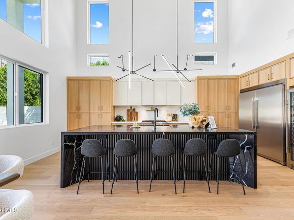 4852 E PICCADILLY Road, Phoenix, AZ 85018