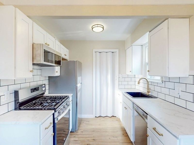 14732 Grapeland Avenue, Cleveland, OH 44111 Photo 11