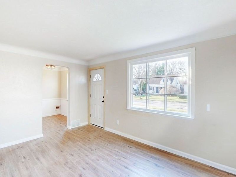 14732 Grapeland Avenue, Cleveland, OH 44111 Photo 4