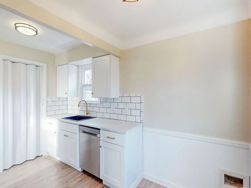 14732 Grapeland Avenue, Cleveland, OH 44111 Photo 8