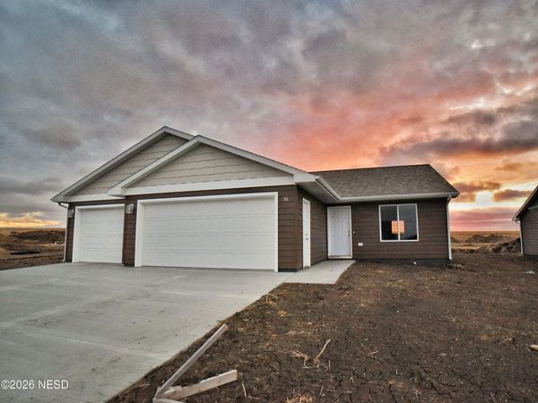 19 27TH STREET SW, Watertown, SD 57201
