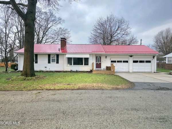 711 Natlin Drive, Fostoria, OH 44830