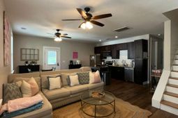 1909 Washington Street photo 4