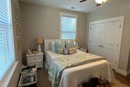 1909 Washington Street photo 4