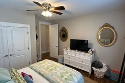 1909 Washington Street photo 4