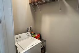 1909 Washington Street photo 4