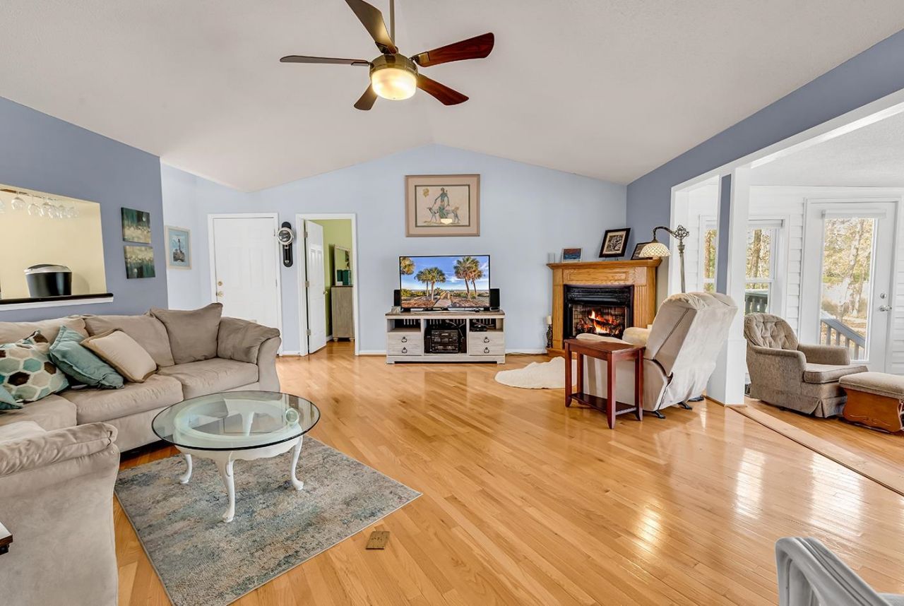 2214 Dykman Circle Photo 7