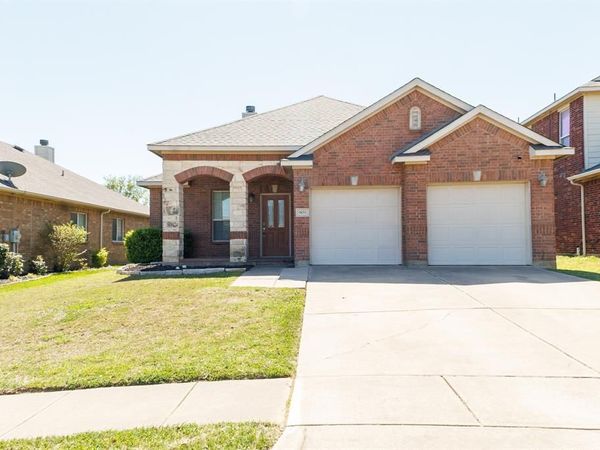 909 Grant Street , Burleson, TX 76028