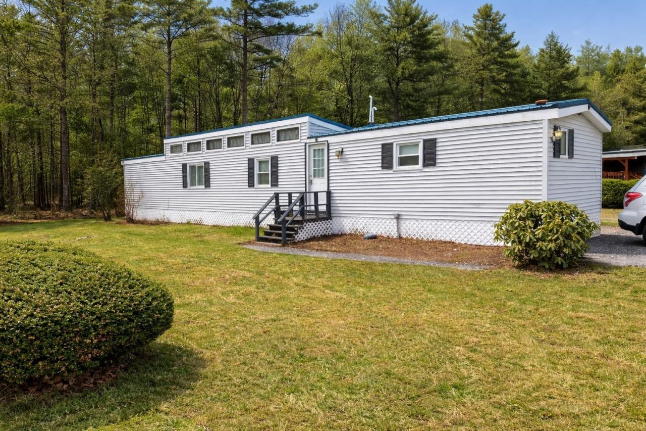 196 New Hillcrest Drive, Greenville, NH 03048 Main Photo