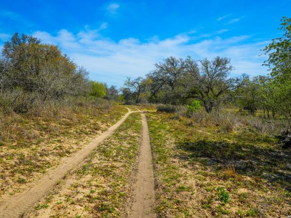 9521 Fm 1303, Floresville, TX 78114