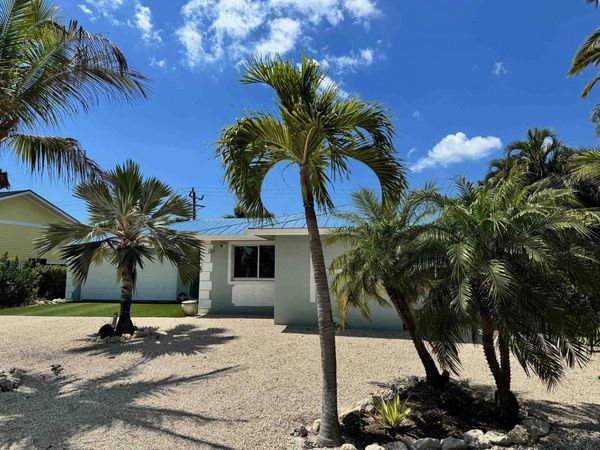 240 Southwinds Dr, Sanibel, FL 33957