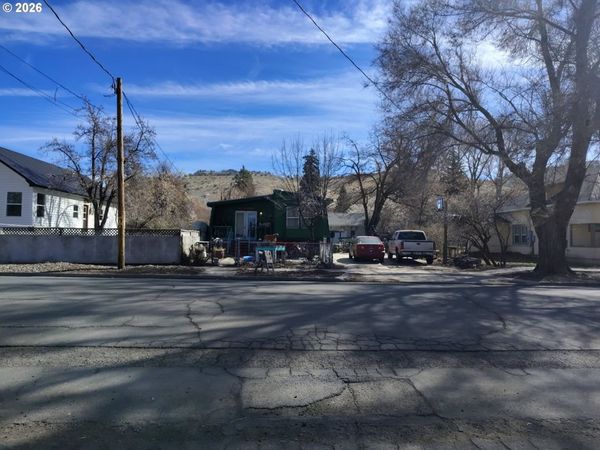 235 S H ST, Lakeview, OR 97630