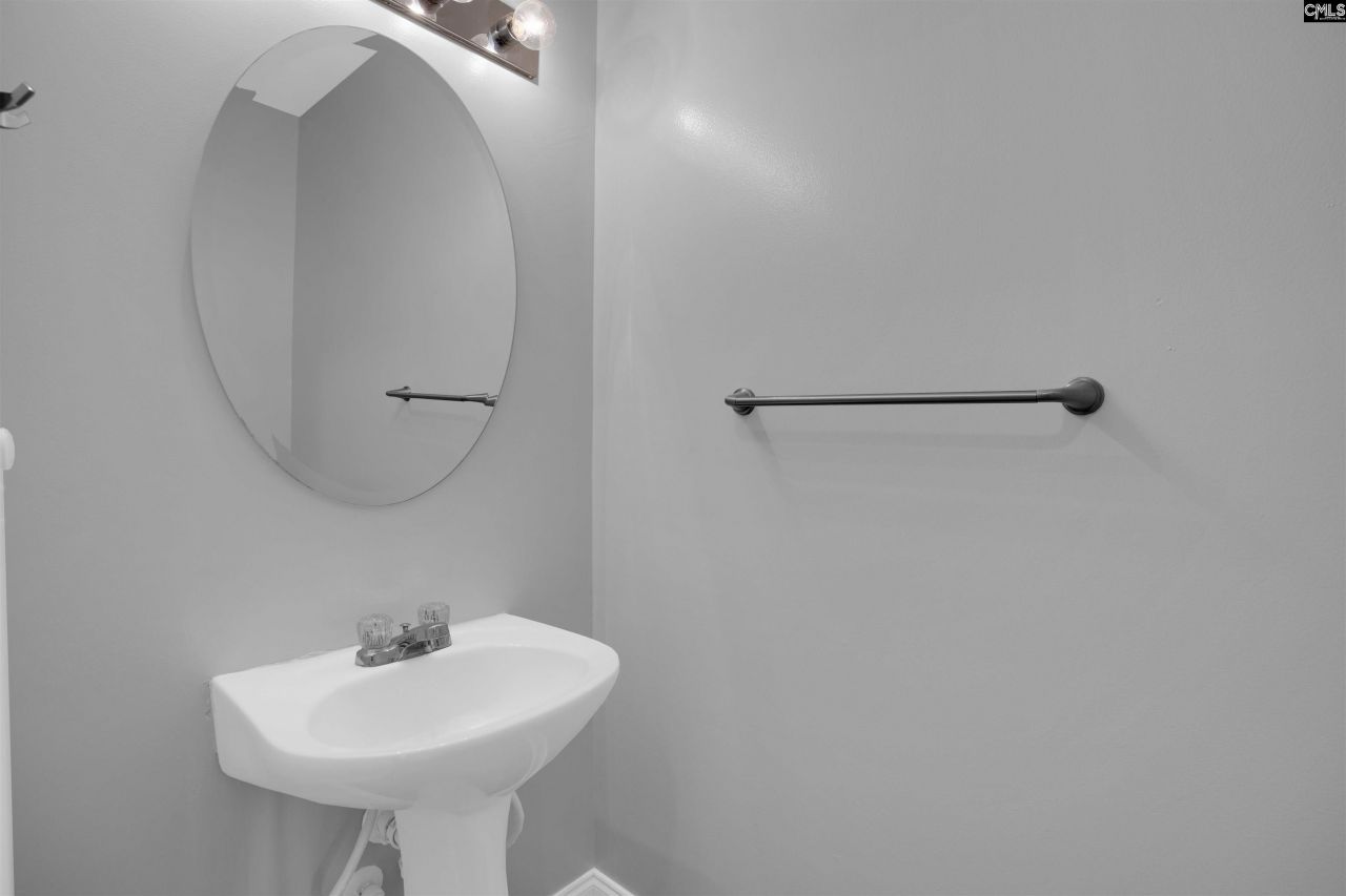 740 Applegate Ln Photo 12