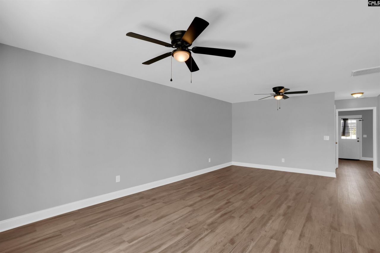 740 Applegate Ln Photo 4