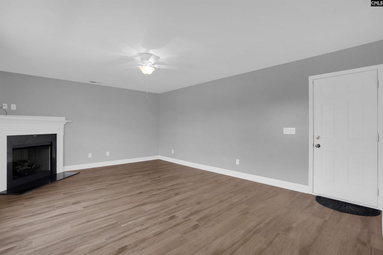 740 Applegate Ln Photo 6