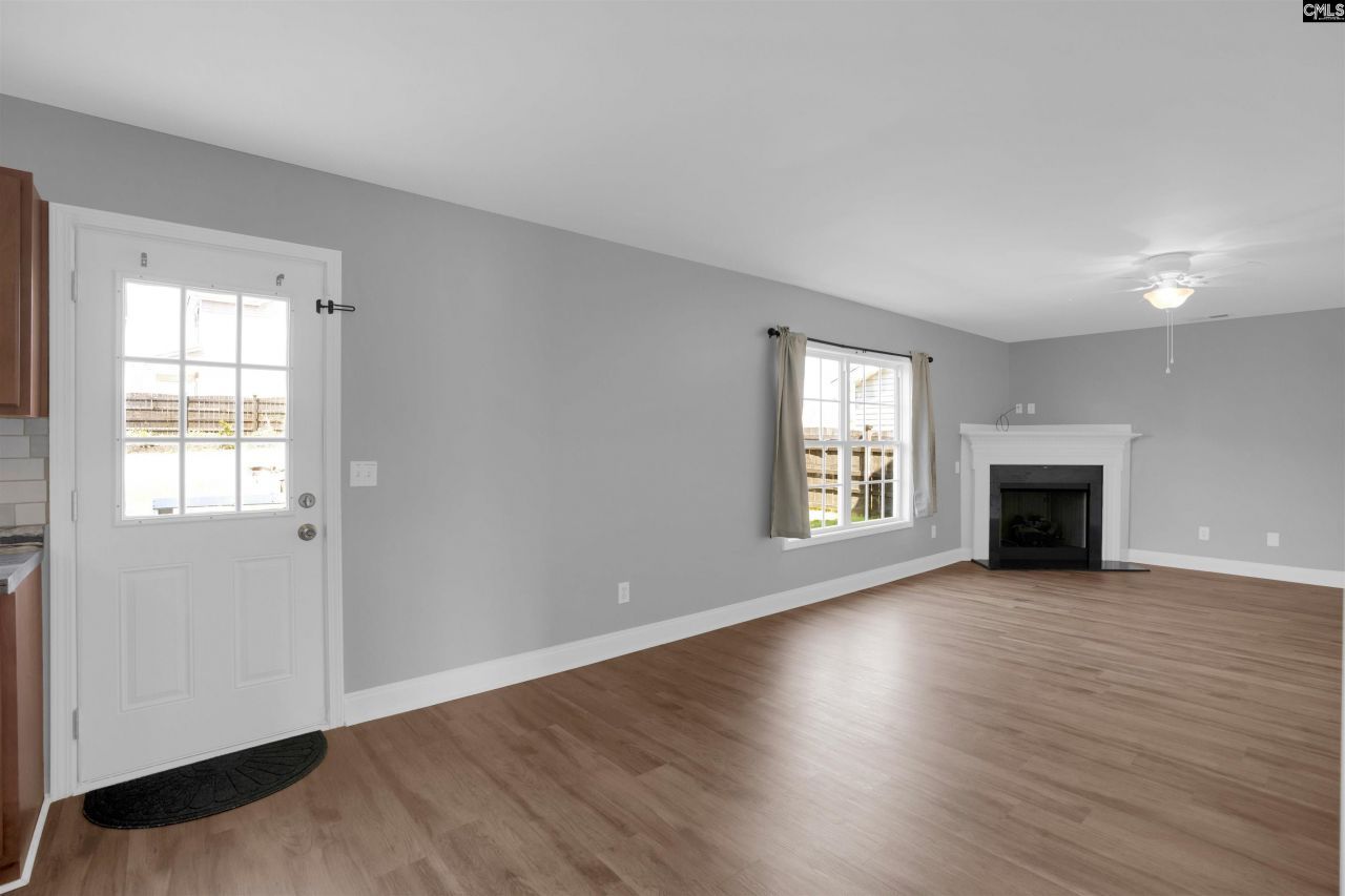 740 Applegate Ln Photo 7