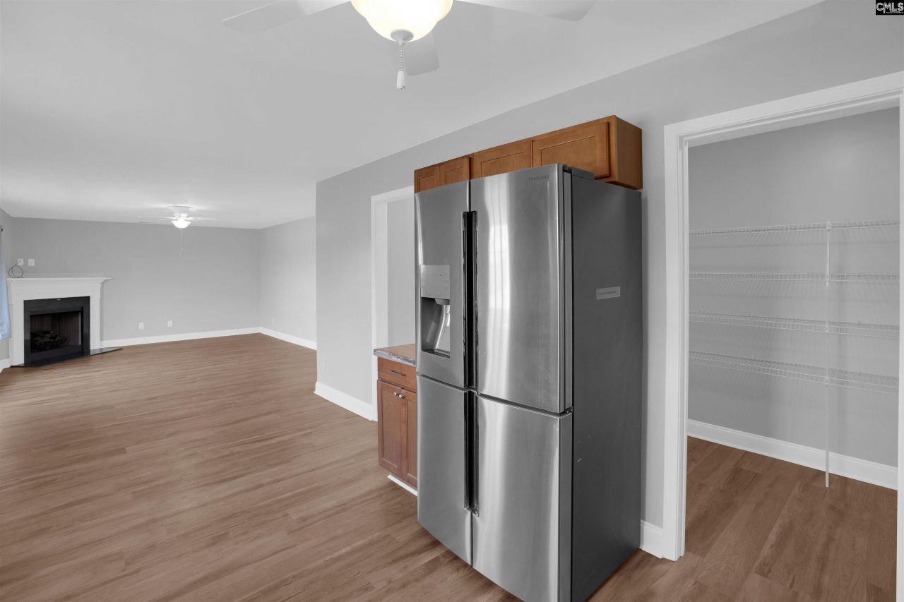 740 Applegate Ln Photo 8