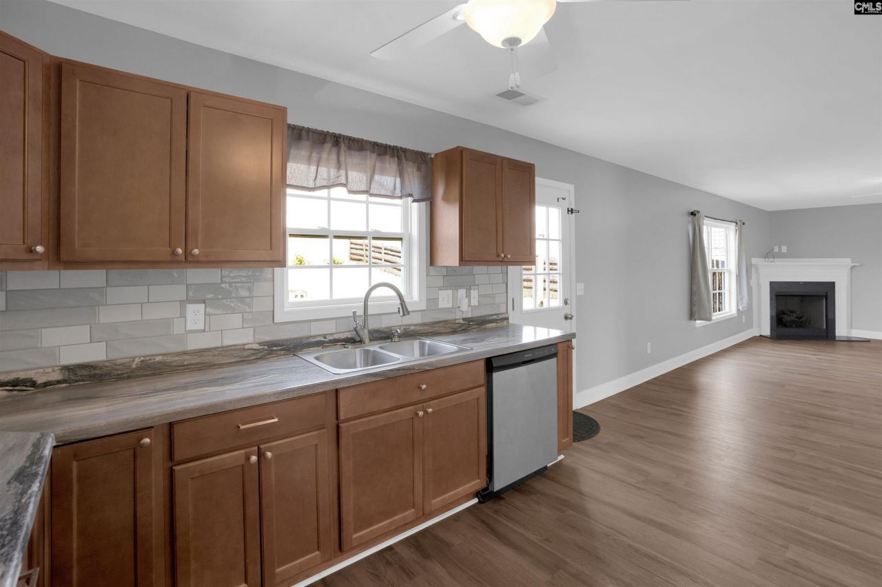 740 Applegate Ln Photo 9