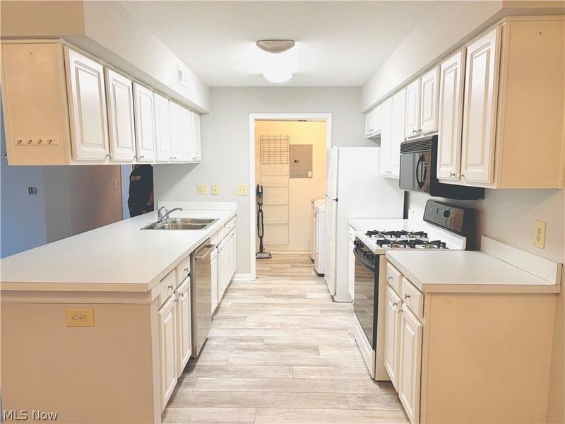 22671 Lenox Drive, Fairview Park, OH 44126 Photo 7