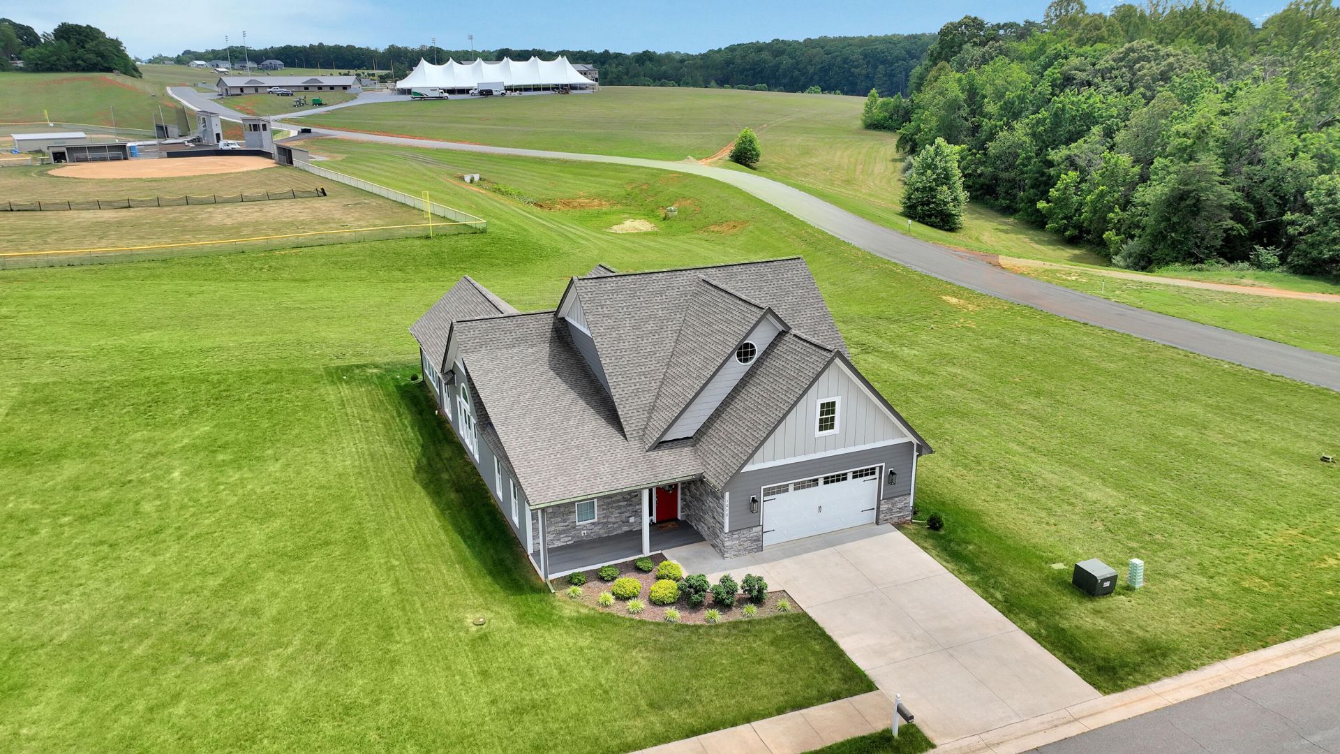 1058 Eagle Crest Ln, Moneta, VA 24121 Main Photo