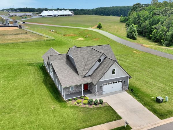 1058 Eagle Crest LN, Moneta, VA 24121