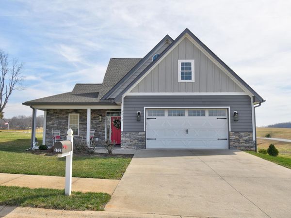 1058 Eagle Crest LN , Moneta, VA 24121