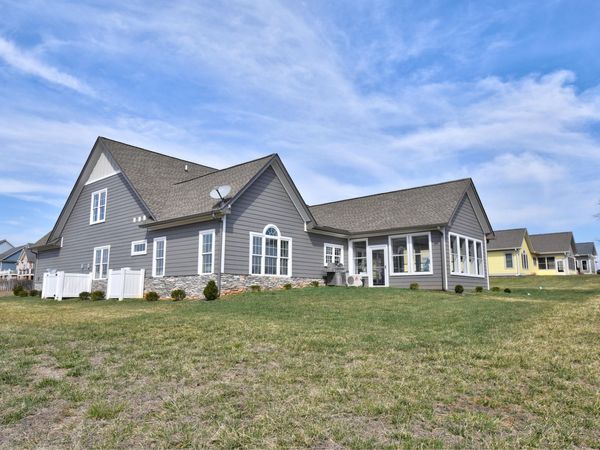 1058 Eagle Crest LN, Moneta, VA 24121