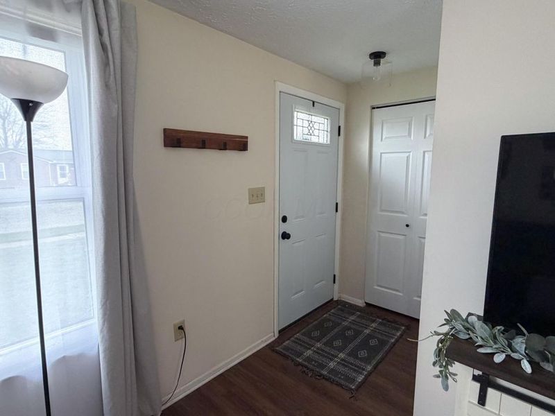 1532 Willow View Drive, Grove City, OH 43123 Photo 3