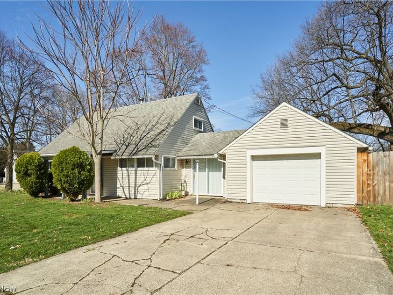 1011 Cooper Drive, Cuyahoga Falls, OH 44221 Photo 2