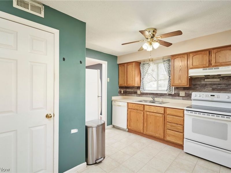 1011 Cooper Drive, Cuyahoga Falls, OH 44221 Photo 4