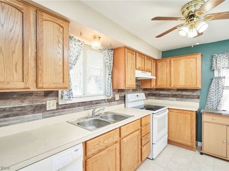 1011 Cooper Drive, Cuyahoga Falls, OH 44221 Photo 5