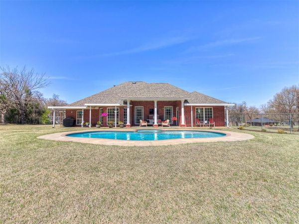 10200 Oak Park Drive, Midwest City, OK 73130