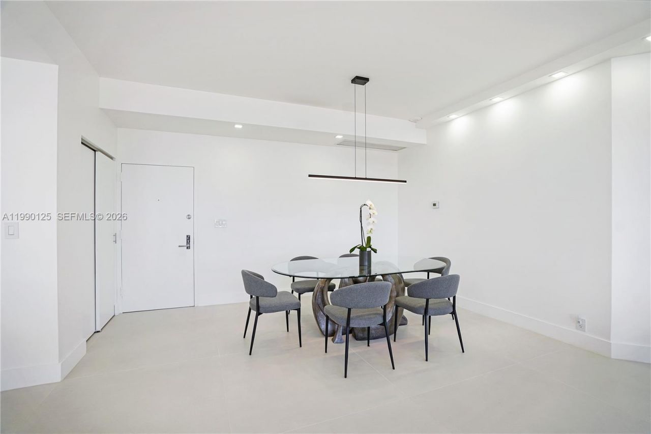 19101 Mystic Pointe Dr, Unit 111, Aventura, FL 33180 Photo