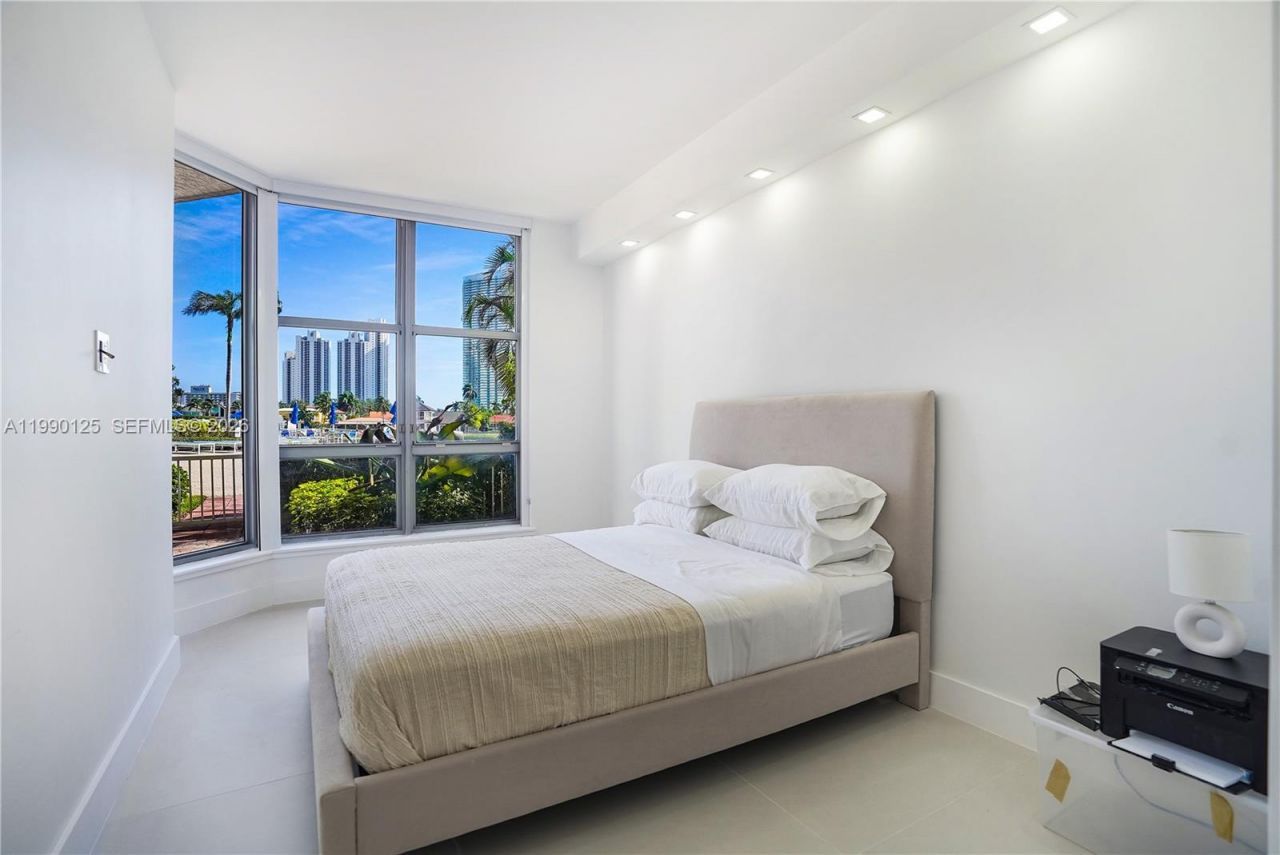 19101 Mystic Pointe Dr, Unit 111, Aventura, FL 33180 Photo