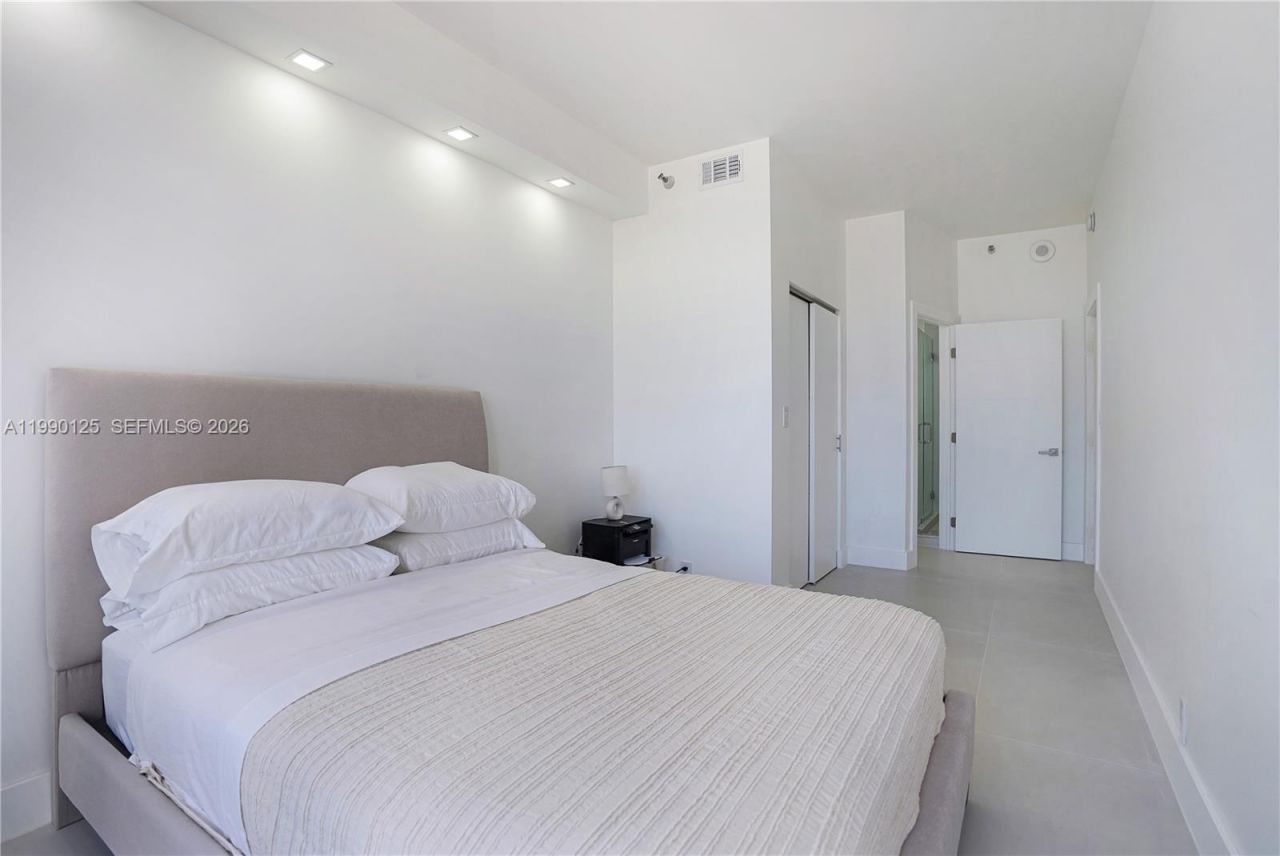 19101 Mystic Pointe Dr, Unit 111, Aventura, FL 33180 Photo