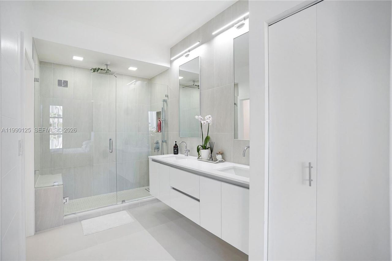 19101 Mystic Pointe Dr, Unit 111, Aventura, FL 33180 Photo